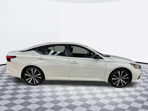 2022 Nissan Altima SR VC-Turbo FWD