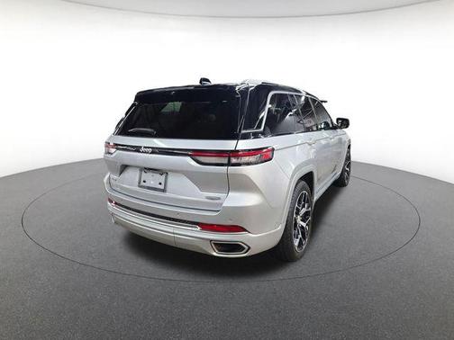 2023 Jeep Grand Cherokee Summit