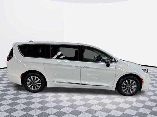 2023 Chrysler Pacifica Hybrid Limited