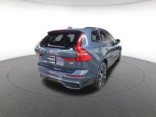 2024 Volvo XC60 B5 Plus Dark Theme