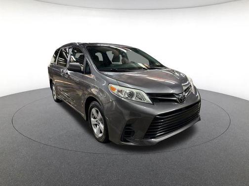 2018 Toyota Sienna LE