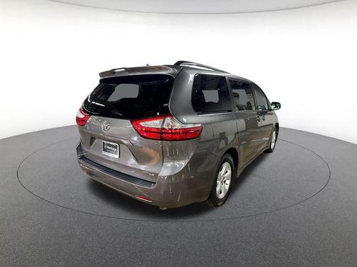 2018 Toyota Sienna LE