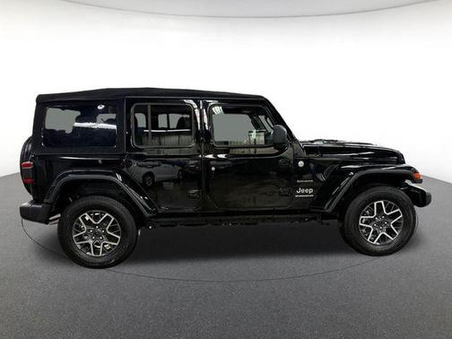 2024 Jeep Wrangler 4-Door Sahara 4x4