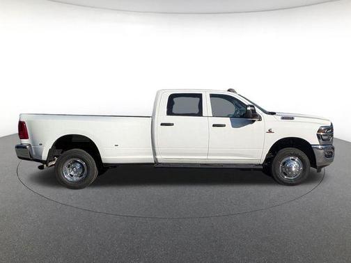 2026 RAM 3500 Tradesman Crew Cab 4x4 8' Box