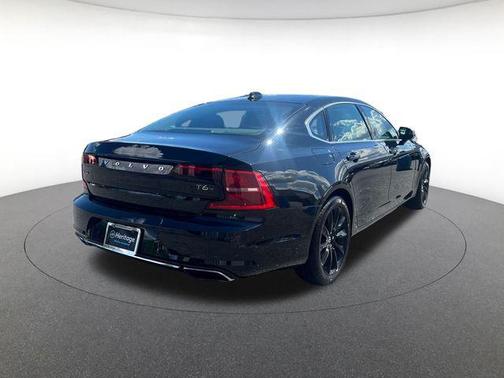 2018 Volvo S90 T6 Momentum