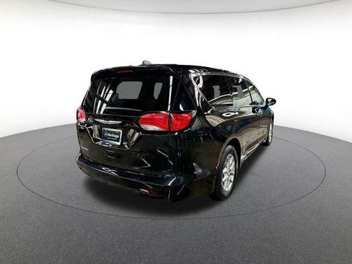 2024 Chrysler Voyager LX