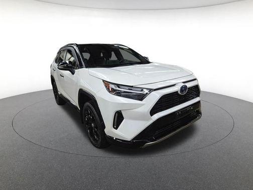2022 Toyota RAV4 Hybrid SE