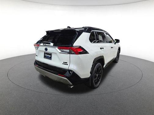 2022 Toyota RAV4 Hybrid SE