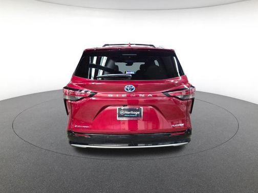 2025 Toyota Sienna Platinum