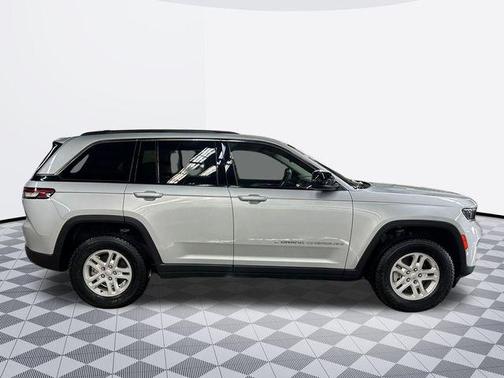 2022 Jeep Grand Cherokee Laredo