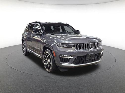 2022 Jeep Grand Cherokee Summit
