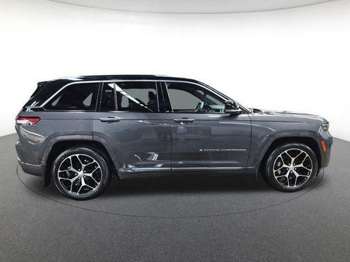 2022 Jeep Grand Cherokee Summit