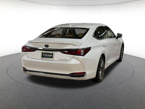 2025 Lexus ES 300h Luxury