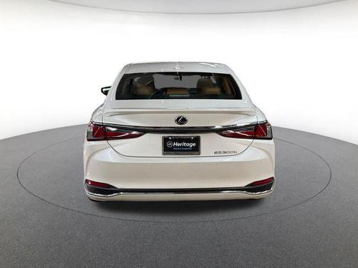 2025 Lexus ES 300h Luxury