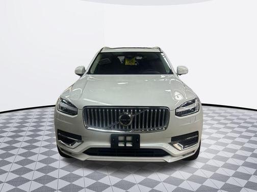 2025 Volvo XC90 B5 Plus