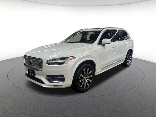 2025 Volvo XC90 B5 Plus