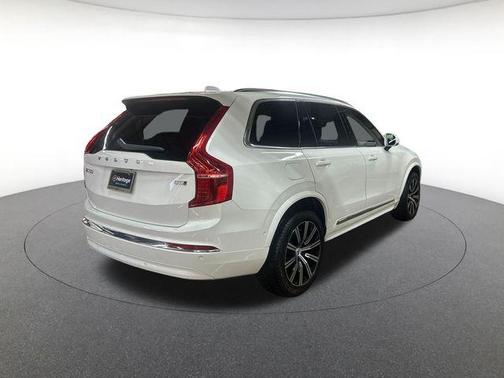 2025 Volvo XC90 B5 Plus