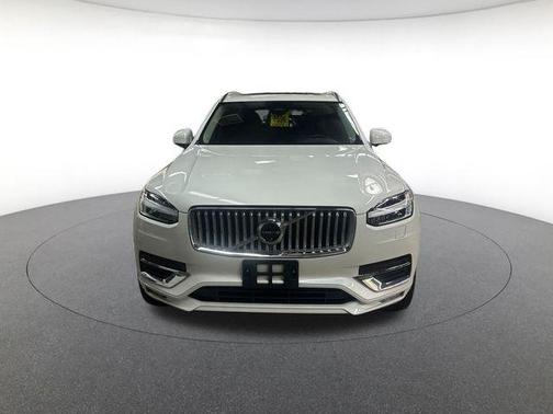 2025 Volvo XC90 B5 Plus