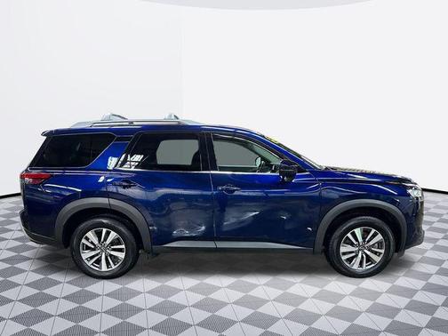 2023 Nissan Pathfinder SL 4WD