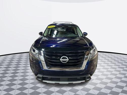 2023 Nissan Pathfinder SL 4WD