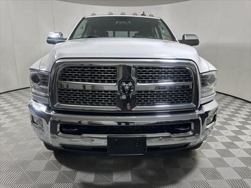 Bright White Clearcoat 2018 RAM 2500 Laramie Crew Cab 4x4 64' Box