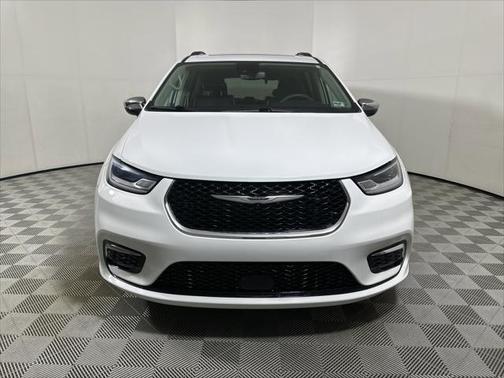 Bright White Clearcoat 2023 Chrysler Pacifica Limited