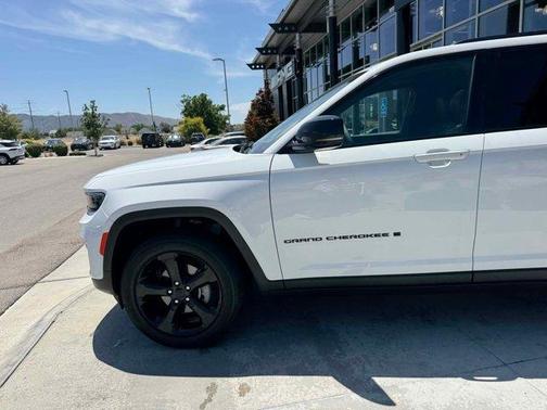 2024 Jeep Grand Cherokee Laredo