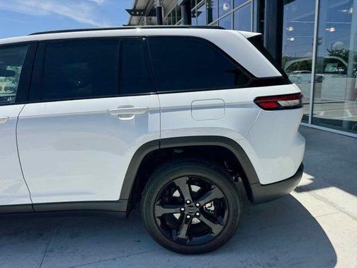 2024 Jeep Grand Cherokee Laredo