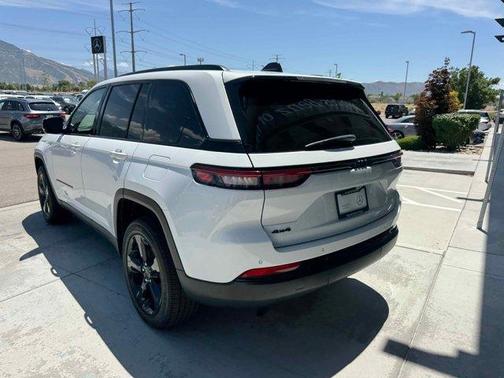 2024 Jeep Grand Cherokee Laredo