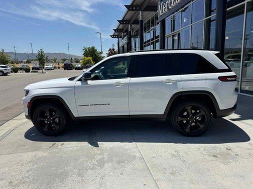 2024 Jeep Grand Cherokee Laredo