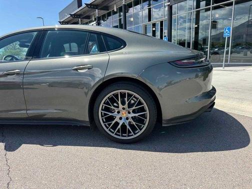 2023 Porsche Panamera Platinum Edition