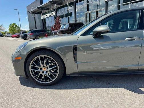 2023 Porsche Panamera Platinum Edition