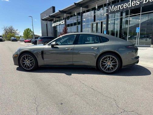 2023 Porsche Panamera Platinum Edition