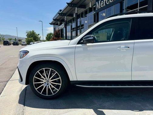 2025 Mercedes-Benz GLS 450 4MATIC