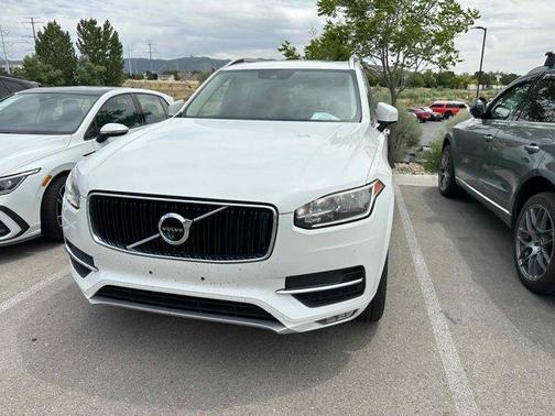 2016 Volvo XC90 T6 Momentum
