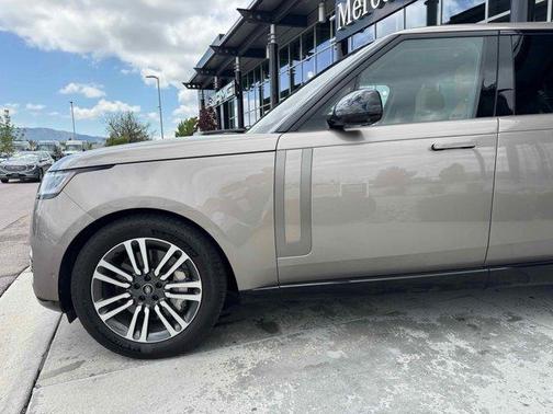 2023 Land Rover Range Rover P530 SE