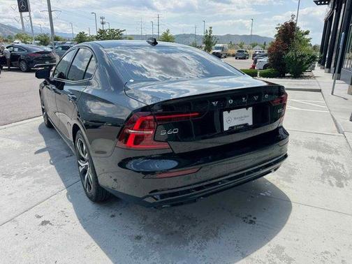 2024 Volvo S60 B5 Plus Dark Theme