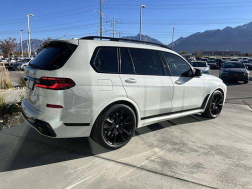 2024 BMW X7 M60i
