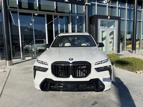 2024 BMW X7 M60i