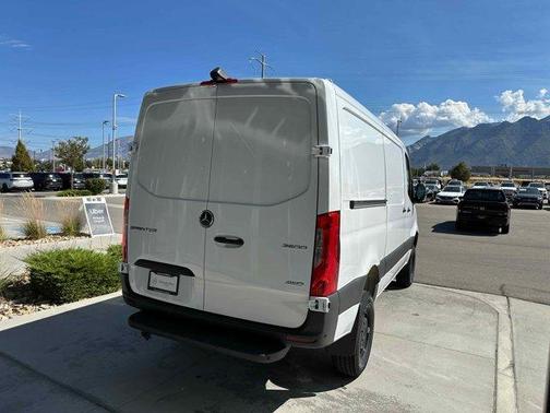 2025 Mercedes-Benz Sprinter 2500 144 WB Standard Roof Passenger
