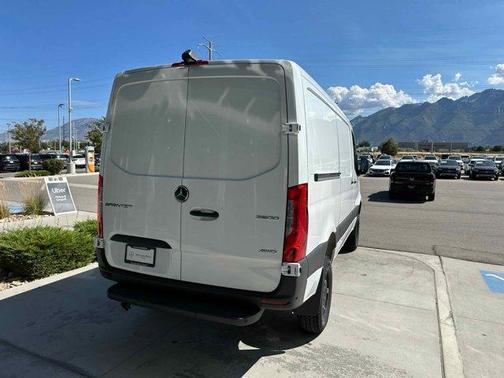 2025 Mercedes-Benz Sprinter 2500 144 WB Standard Roof Passenger