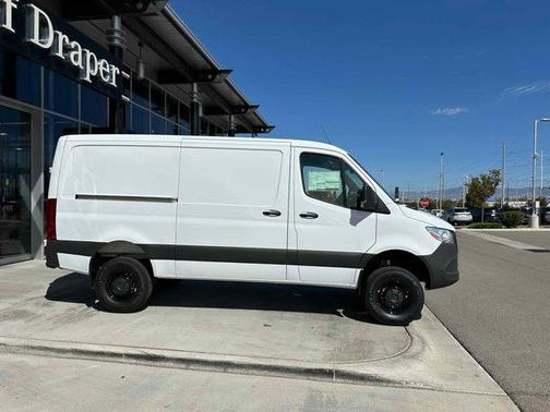 2025 Mercedes-Benz Sprinter 2500 144 WB Standard Roof Passenger