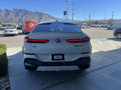 2023 BMW X6 M50i