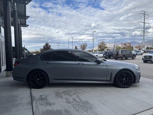 2022 BMW 750 i xDrive
