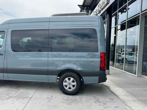 2025 Mercedes-Benz Sprinter 2500 144 WB Standard Roof Passenger