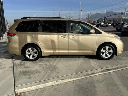 2011 Toyota Sienna LE