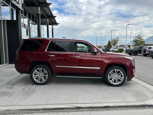 2018 Cadillac Escalade Luxury