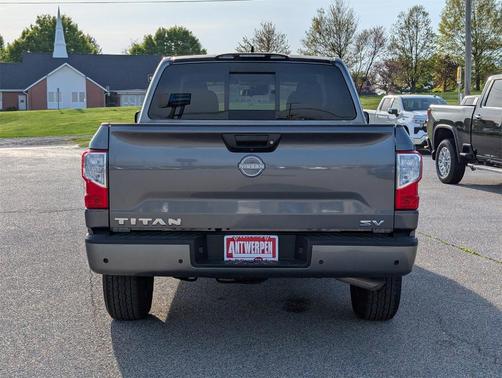 2023 Nissan Titan SV