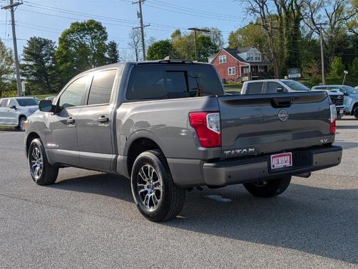 2023 Nissan Titan SV