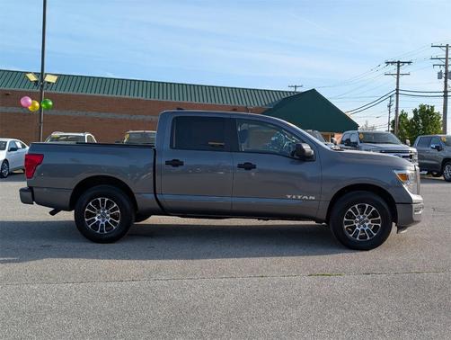 2023 Nissan Titan SV
